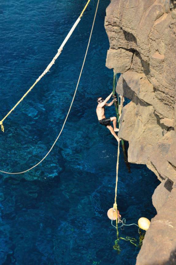 O único meio de voltar à terra firme é através de uma escada, no ponto mais ao sul da Big Island, no Havaí